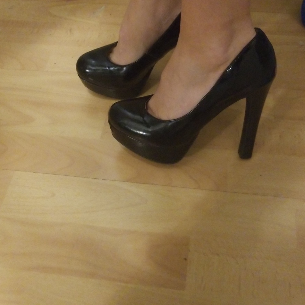 Massimo black pumps